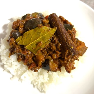 ナスが主役のスパイスドライカレー（隠し味に味噌）